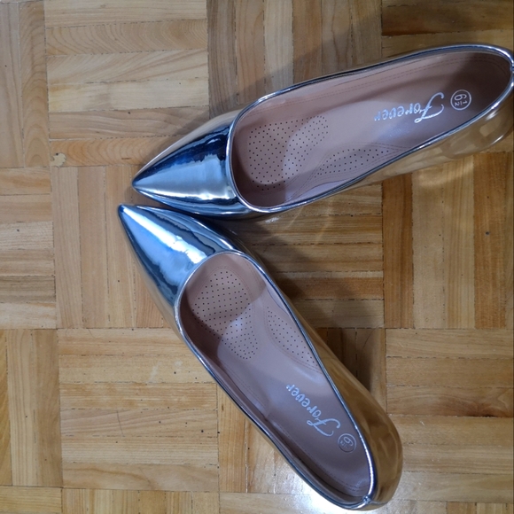 Brand New Silver pumps - Picture 1 of 4